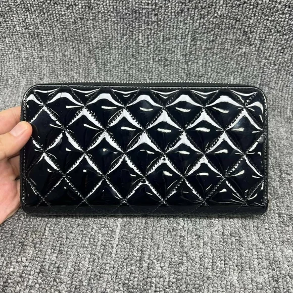 100% Authentic CHANEL Patent Leather Wallet - Picture 2 of 14
